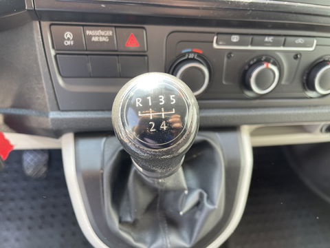 Volkswagen Transporter 2.0 TDI 102pk L2H1 Trendline / vaste prijs rijklaar € 13.950 ex btw / lease vanaf € 316 / euro 6 diesel / bpm vrij / airco / imperial / trekhaak 2200 kg !
