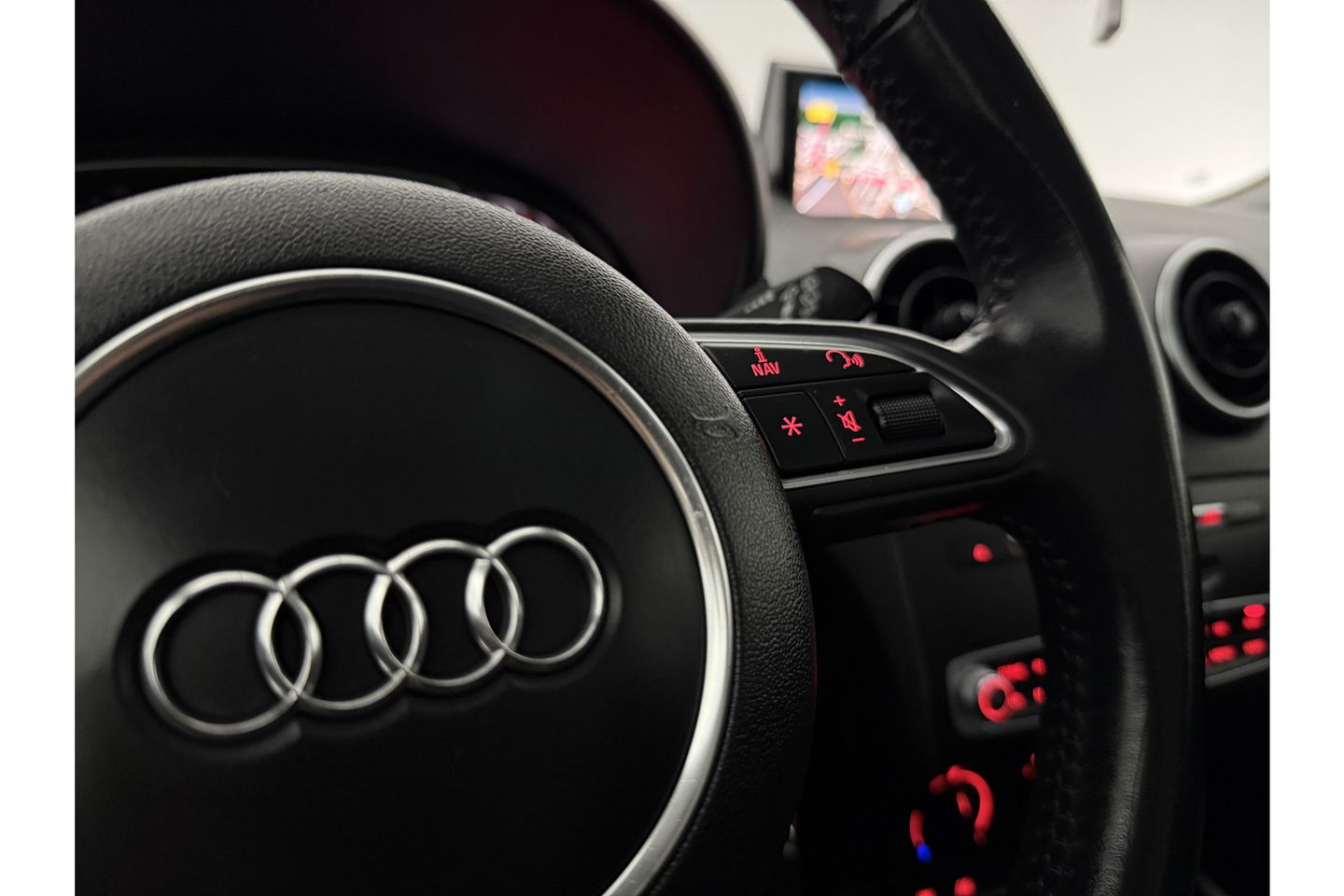 Audi A1 1.0 TFSI S-line Airco Cruise Navigatie 17"LMV