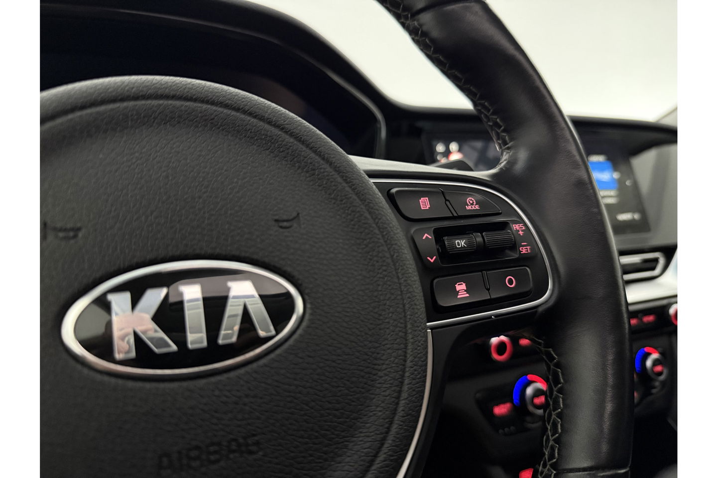 Kia Niro 1.6 GDi Hybrid ExecutiveLine JBL Pano Memory LED Camera Virtual Carplay Clima Cruise Navi PDC 18''LMV Leder Stuur/stoelverwarming
