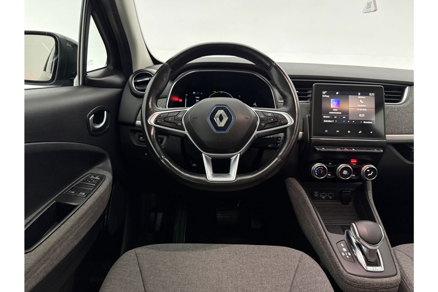 Renault ZOE R110 Life 52 kWh Huur Accu | Elektrisch | Airco LED Camera Carplay Cruise 16"LMV Parkeersensoren
