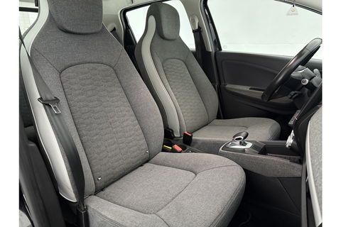 Renault ZOE R110 Life 52 kWh Huur Accu | Elektrisch | Airco LED Camera Carplay Cruise 16"LMV Parkeersensoren