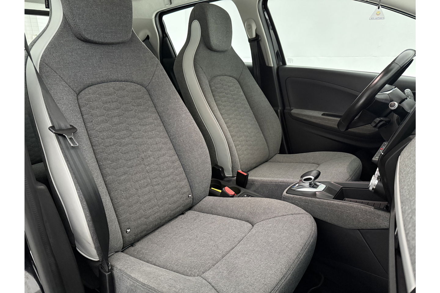 Renault ZOE R110 Life 52 kWh Huur Accu | Elektrisch | Airco LED Camera Carplay Cruise 16"LMV Parkeersensoren