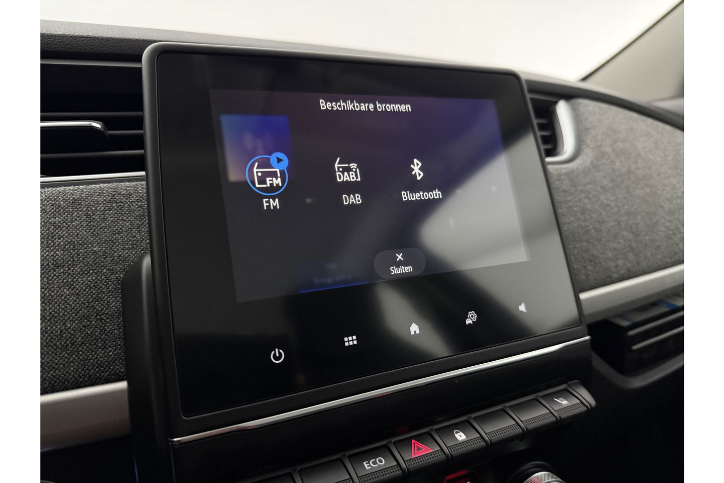 Renault ZOE R110 Life 52 kWh Huur Accu | Elektrisch | Airco LED Camera Carplay Cruise 16"LMV Parkeersensoren