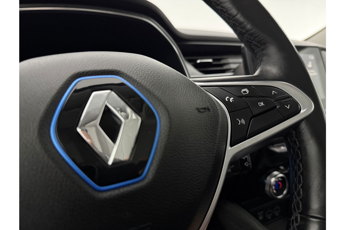 Renault ZOE R110 Life 52 kWh Huur Accu | Elektrisch | Airco LED Camera Carplay Cruise 16"LMV Parkeersensoren
