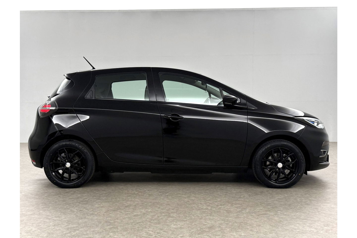 Renault ZOE R110 Life 52 kWh Huur Accu | Elektrisch | Airco LED Camera Carplay Cruise 16"LMV Parkeersensoren
