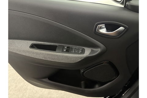 Renault ZOE R110 Life 52 kWh Huur Accu | Elektrisch | Airco LED Camera Carplay Cruise 16"LMV Parkeersensoren