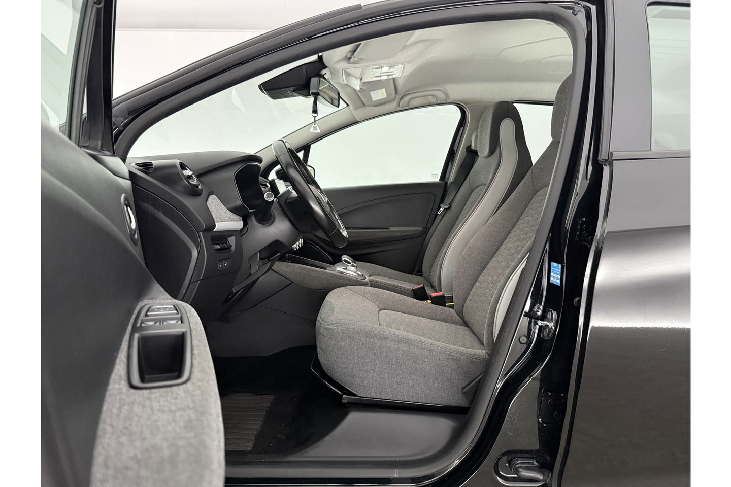 Renault ZOE R110 Life 52 kWh Huur Accu | Elektrisch | Airco LED Camera Carplay Cruise 16"LMV Parkeersensoren