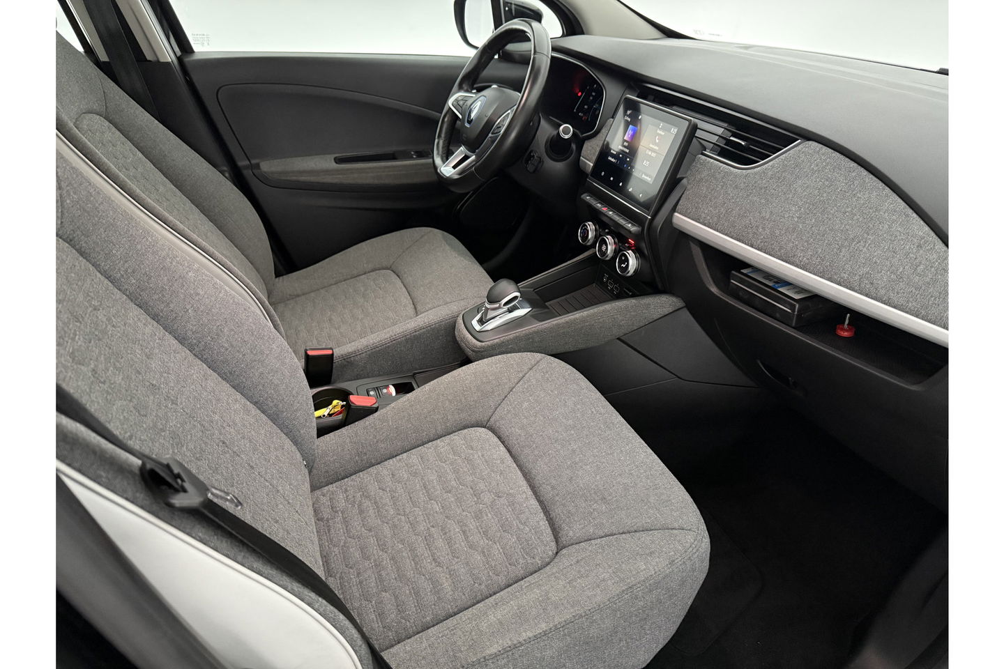 Renault ZOE R110 Life 52 kWh Huur Accu | Elektrisch | Airco LED Camera Carplay Cruise 16"LMV Parkeersensoren