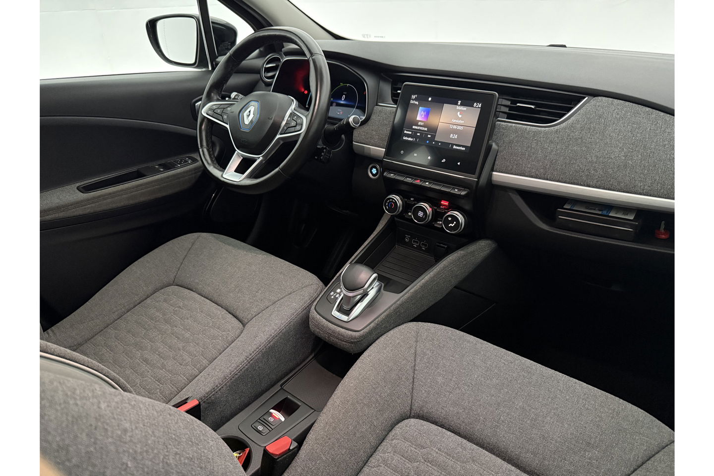 Renault ZOE R110 Life 52 kWh Huur Accu | Elektrisch | Airco LED Camera Carplay Cruise 16"LMV Parkeersensoren