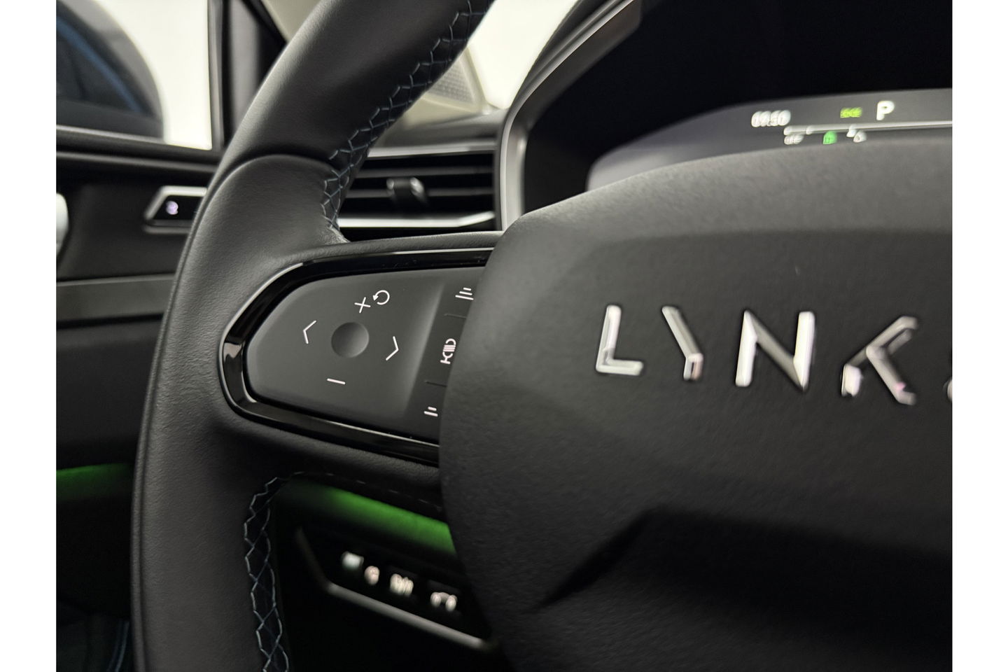 Lynk Co 01 1.5 262PK Hybride Pano LED Sfeerverl. Adaptive Cruise 360Camera Memory Virtual Carplay Clima Navi 20"LMV