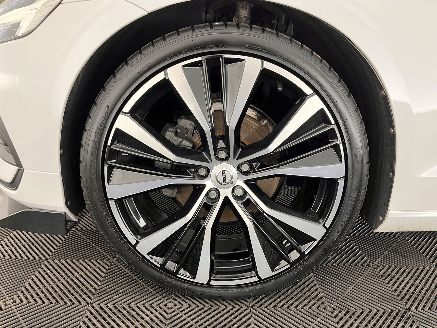 Volvo V60 2.0 D4 Momentum Maxton-Design *FULL-LED | LEATHER-MICROFIBRE | DIGI-COCKPIT | NAVI-FULLMAP | HEATED-COMFORTSEATS | ECC | PDC | CRUISE | LANE-ASSIST | CARPLAY | 20''ALU *