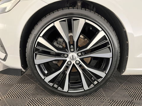 Volvo V60 2.0 D4 Momentum Maxton-Design *FULL-LED | LEATHER-MICROFIBRE | DIGI-COCKPIT | NAVI-FULLMAP | HEATED-COMFORTSEATS | ECC | PDC | CRUISE | LANE-ASSIST | CARPLAY | 20''ALU *