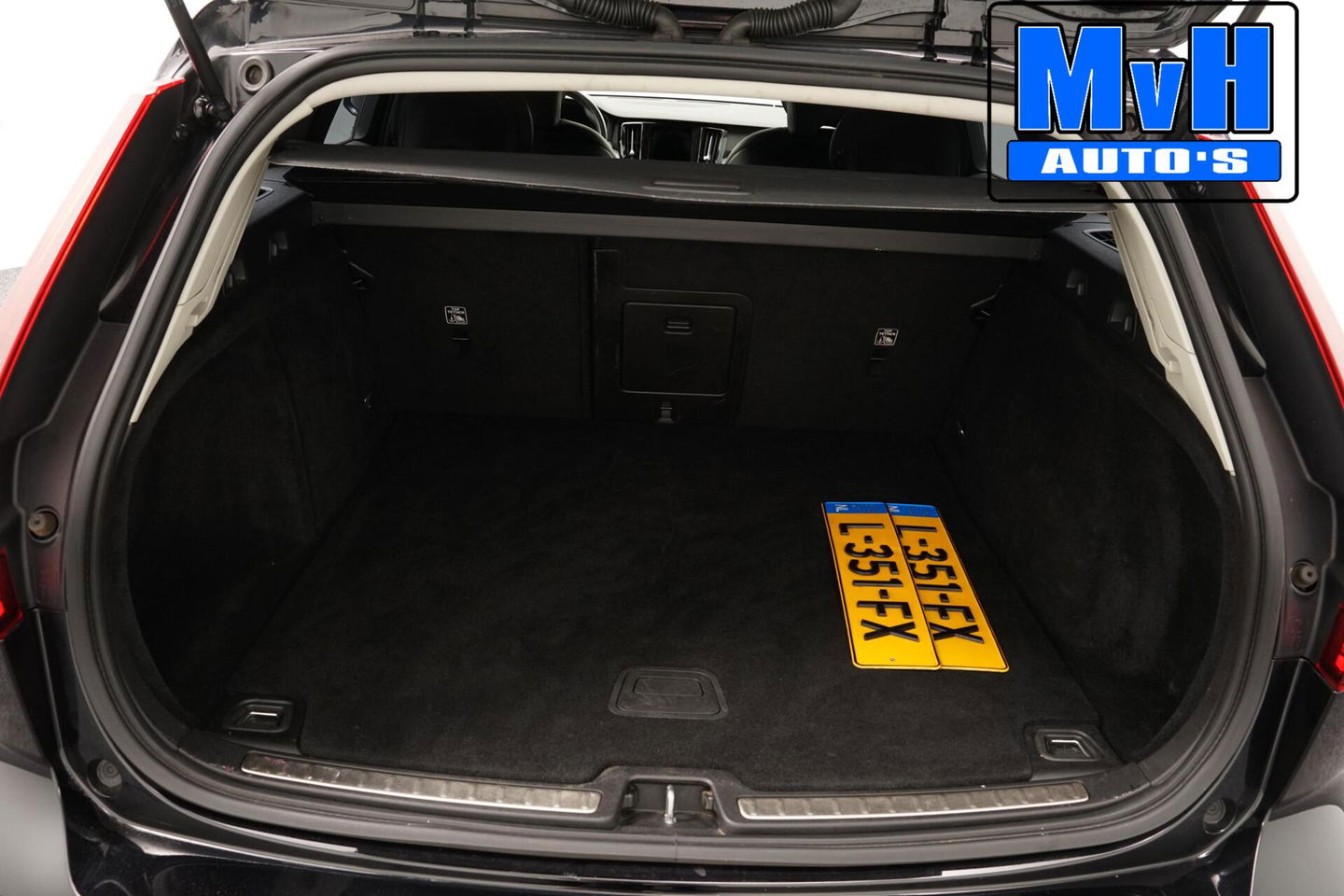 Volvo V60 2.0 B3 Momentum Advantage|STOEL/STUUR.VERW|LEER|NAP