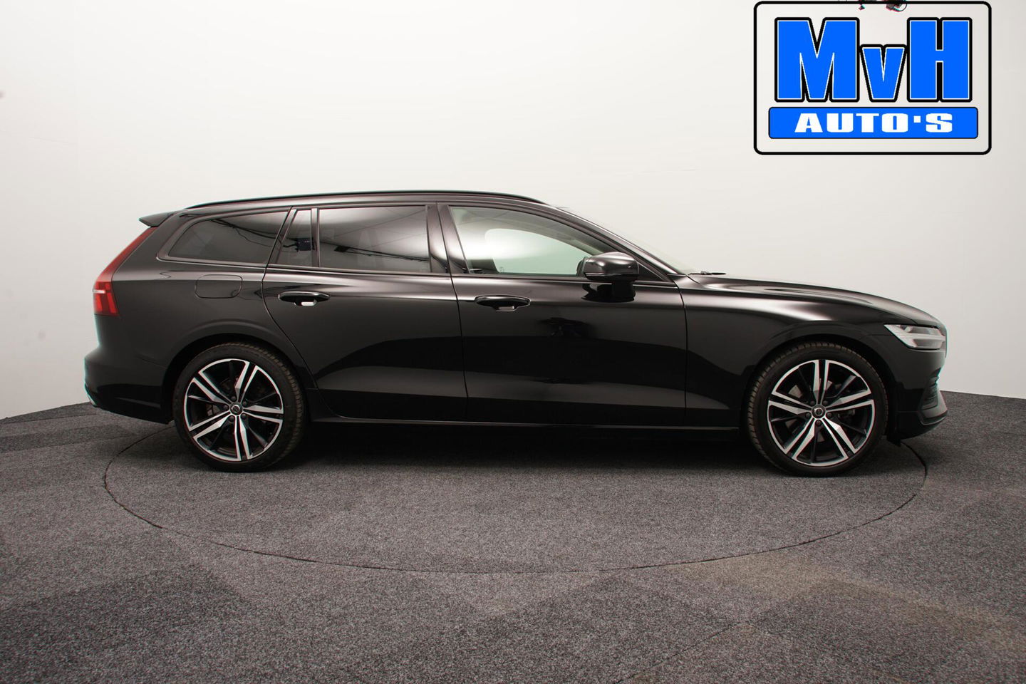 Volvo V60 2.0 B3 Momentum Advantage|STOEL/STUUR.VERW|LEER|NAP
