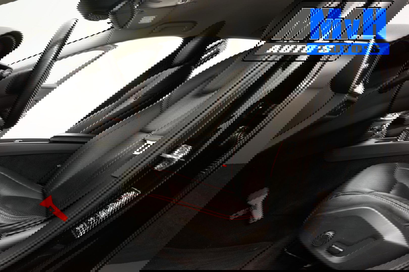 Volvo V60 2.0 B3 Momentum Advantage|STOEL/STUUR.VERW|LEER|NAP