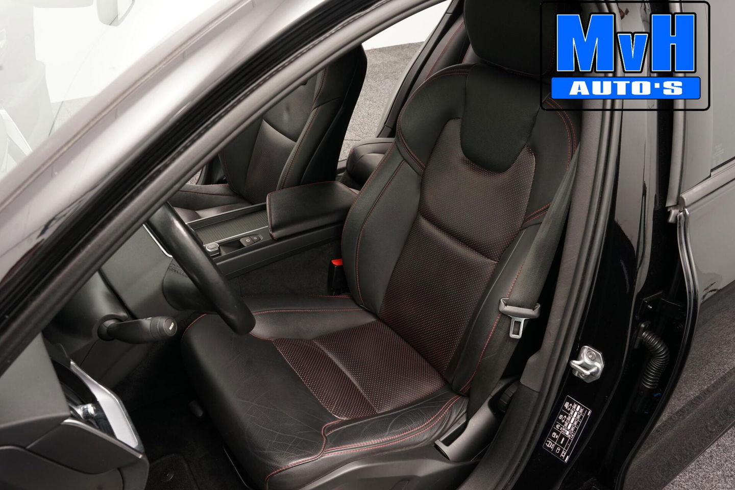 Volvo V60 2.0 B3 Momentum Advantage|STOEL/STUUR.VERW|LEER|NAP