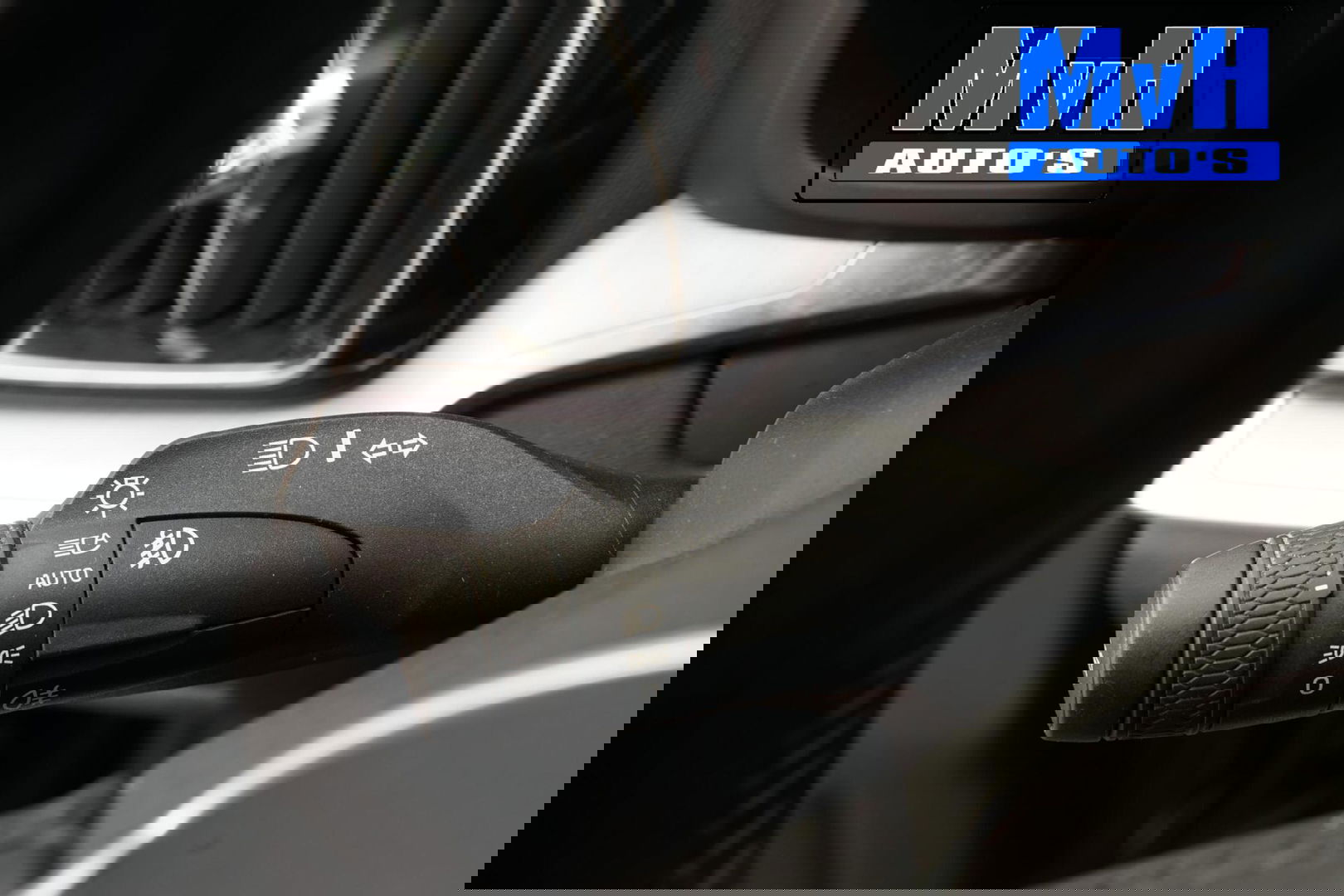 Volvo V60 2.0 B3 Momentum Advantage|STOEL/STUUR.VERW|LEER|NAP