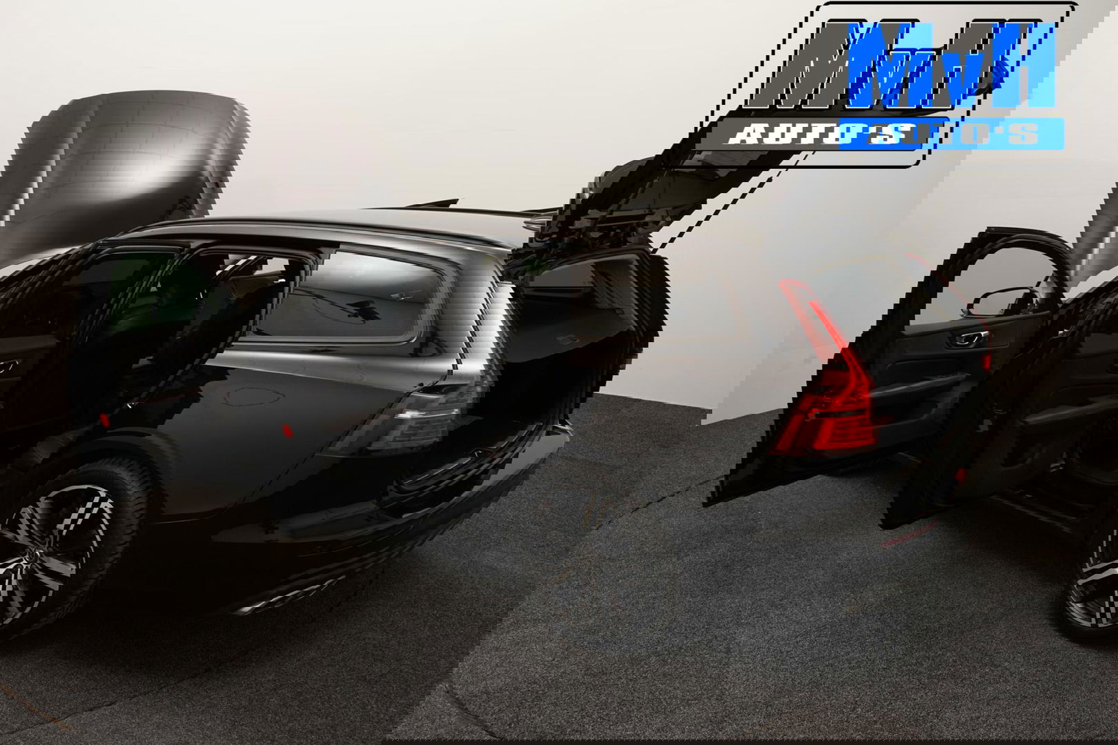 Volvo V60 2.0 B3 Momentum Advantage|STOEL/STUUR.VERW|LEER|NAP