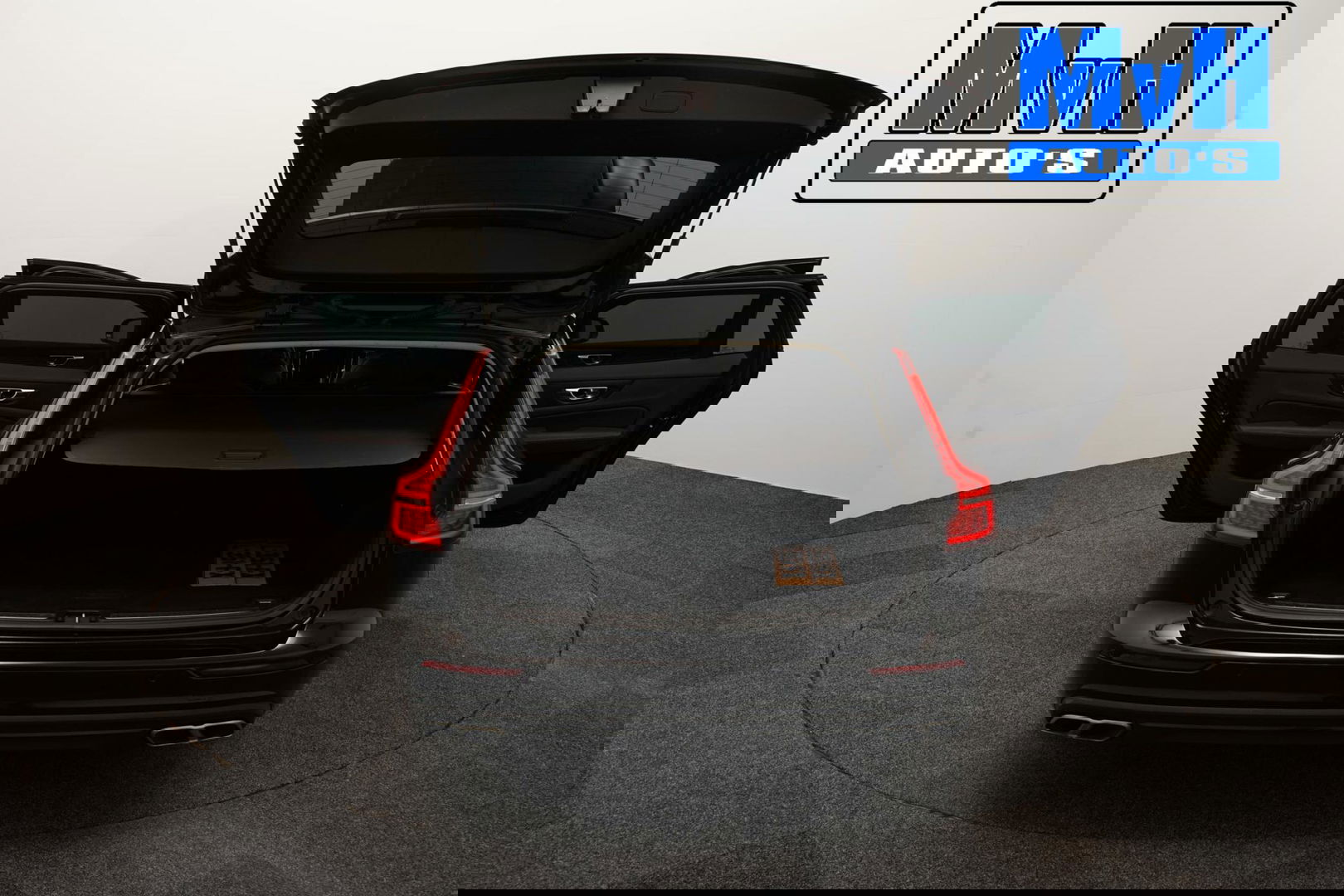 Volvo V60 2.0 B3 Momentum Advantage|STOEL/STUUR.VERW|LEER|NAP
