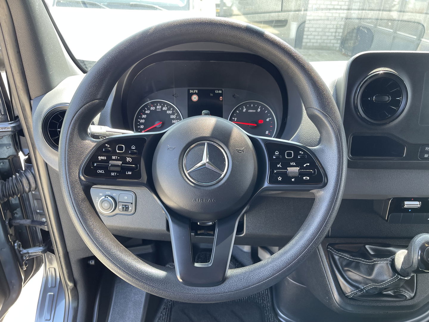 Mercedes-Benz Sprinter 516 2.2 CDI L2H2 dubbellucht / vaste prijs rijklaar € 26.950 ex btw / lease vanaf € 440 / euro 6 / bpm vrij / tegen een meerprijs kunnen wij een trekhaak 3500 kg monteren !