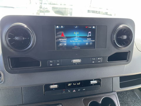 Mercedes-Benz Sprinter 516 2.2 CDI L2H2 dubbellucht / vaste prijs rijklaar € 26.950 ex btw / lease vanaf € 440 / euro 6 / bpm vrij / tegen een meerprijs kunnen wij een trekhaak 3500 kg monteren !