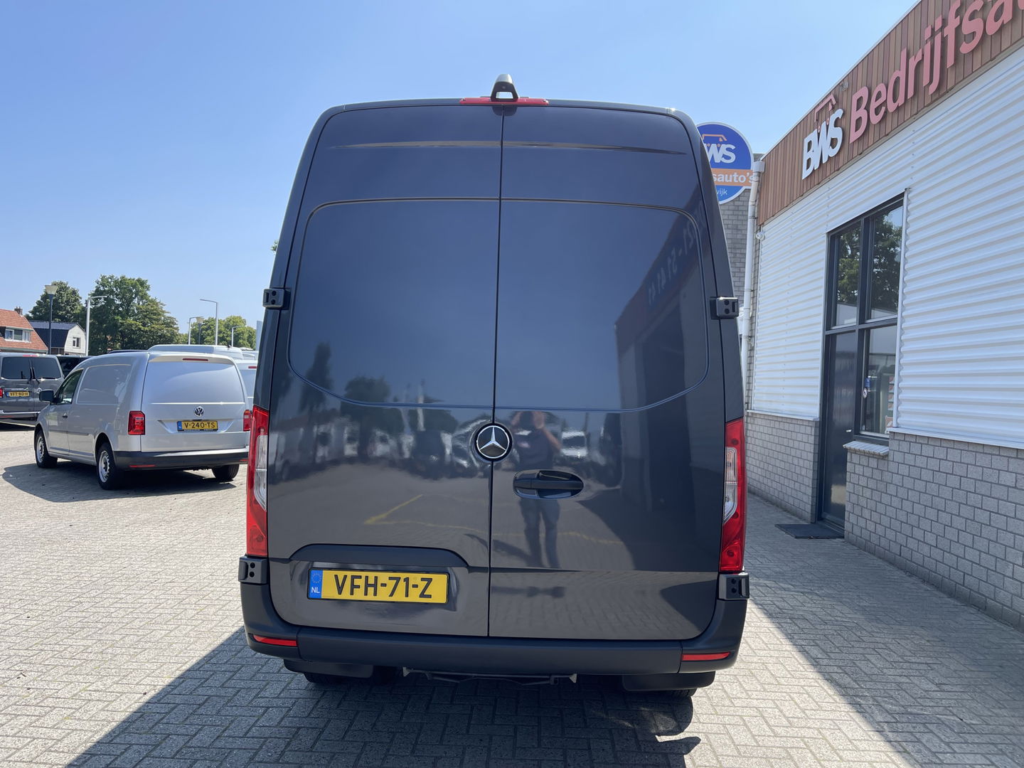 Mercedes-Benz Sprinter 516 2.2 CDI L2H2 dubbellucht / vaste prijs rijklaar € 26.950 ex btw / lease vanaf € 440 / euro 6 / bpm vrij / tegen een meerprijs kunnen wij een trekhaak 3500 kg monteren !