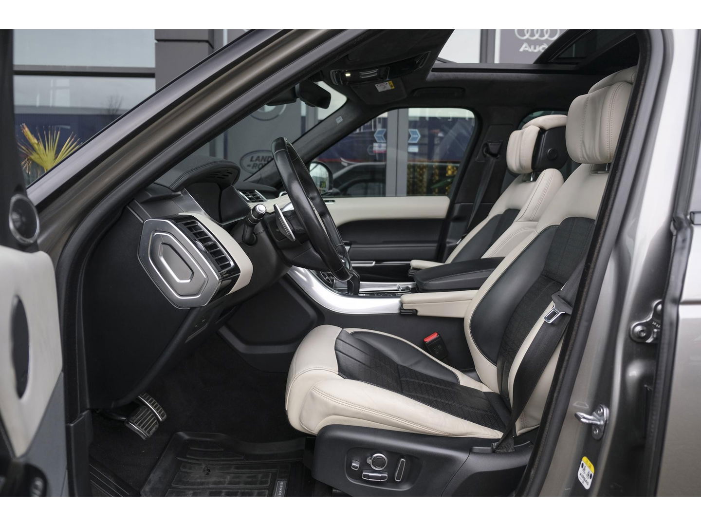 Land Rover Range Rover Sport 3.0 SDV6 Autobiography Dynamic Panoramadak *BTW auto* Comfortstoelen Head-up Trekhaak Stoelkoeling Alcantara hemel 21" LMV
