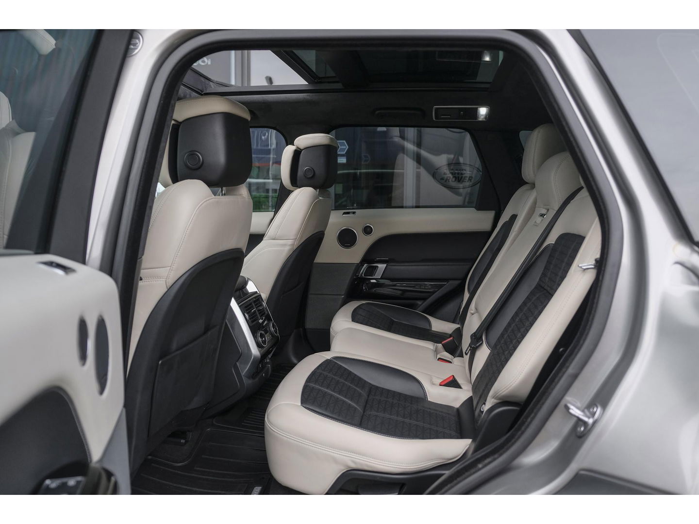 Land Rover Range Rover Sport 3.0 SDV6 Autobiography Dynamic Panoramadak *BTW auto* Comfortstoelen Head-up Trekhaak Stoelkoeling Alcantara hemel 21" LMV