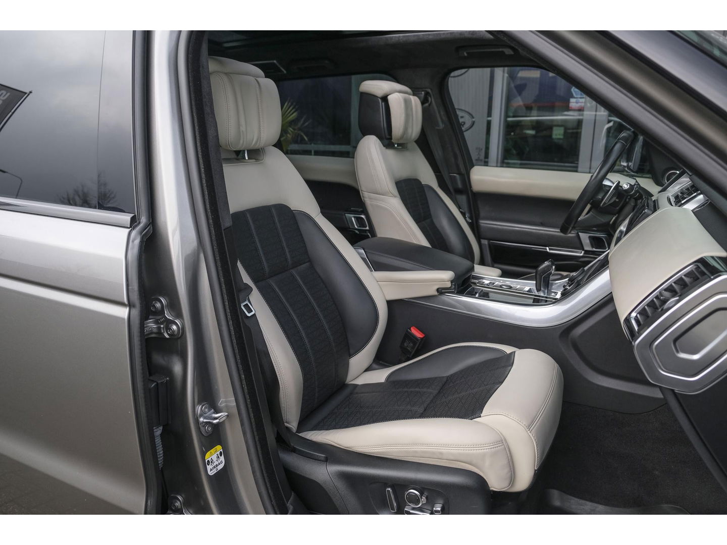 Land Rover Range Rover Sport 3.0 SDV6 Autobiography Dynamic Panoramadak *BTW auto* Comfortstoelen Head-up Trekhaak Stoelkoeling Alcantara hemel 21" LMV