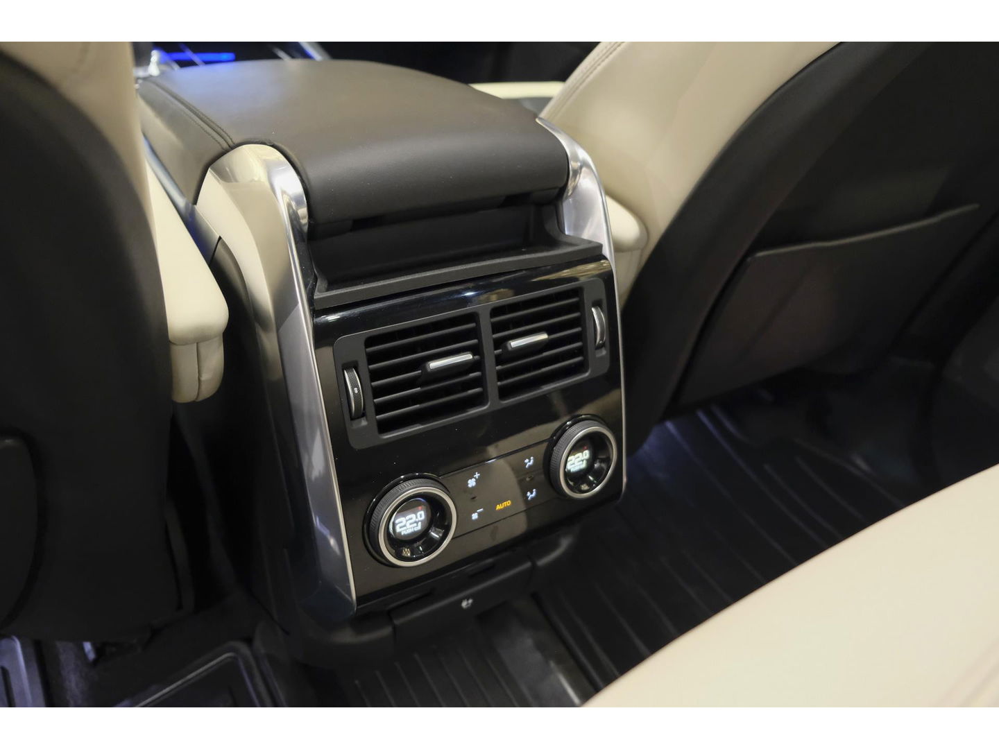 Land Rover Range Rover Sport 3.0 SDV6 Autobiography Dynamic Panoramadak *BTW auto* Comfortstoelen Head-up Trekhaak Stoelkoeling Alcantara hemel 21" LMV