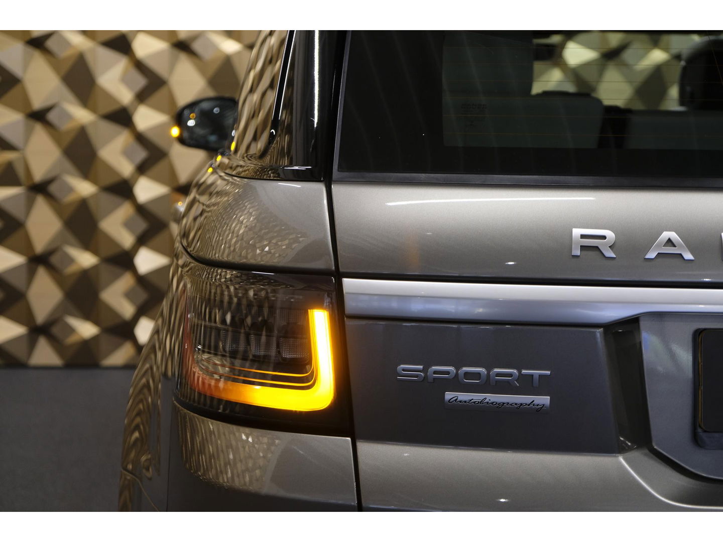 Land Rover Range Rover Sport 3.0 SDV6 Autobiography Dynamic Panoramadak *BTW auto* Comfortstoelen Head-up Trekhaak Stoelkoeling Alcantara hemel 21" LMV