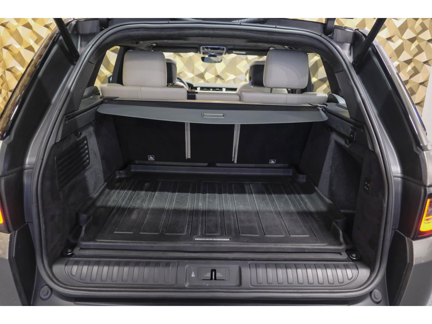 Land Rover Range Rover Sport 3.0 SDV6 Autobiography Dynamic Panoramadak *BTW auto* Comfortstoelen Head-up Trekhaak Stoelkoeling Alcantara hemel 21" LMV