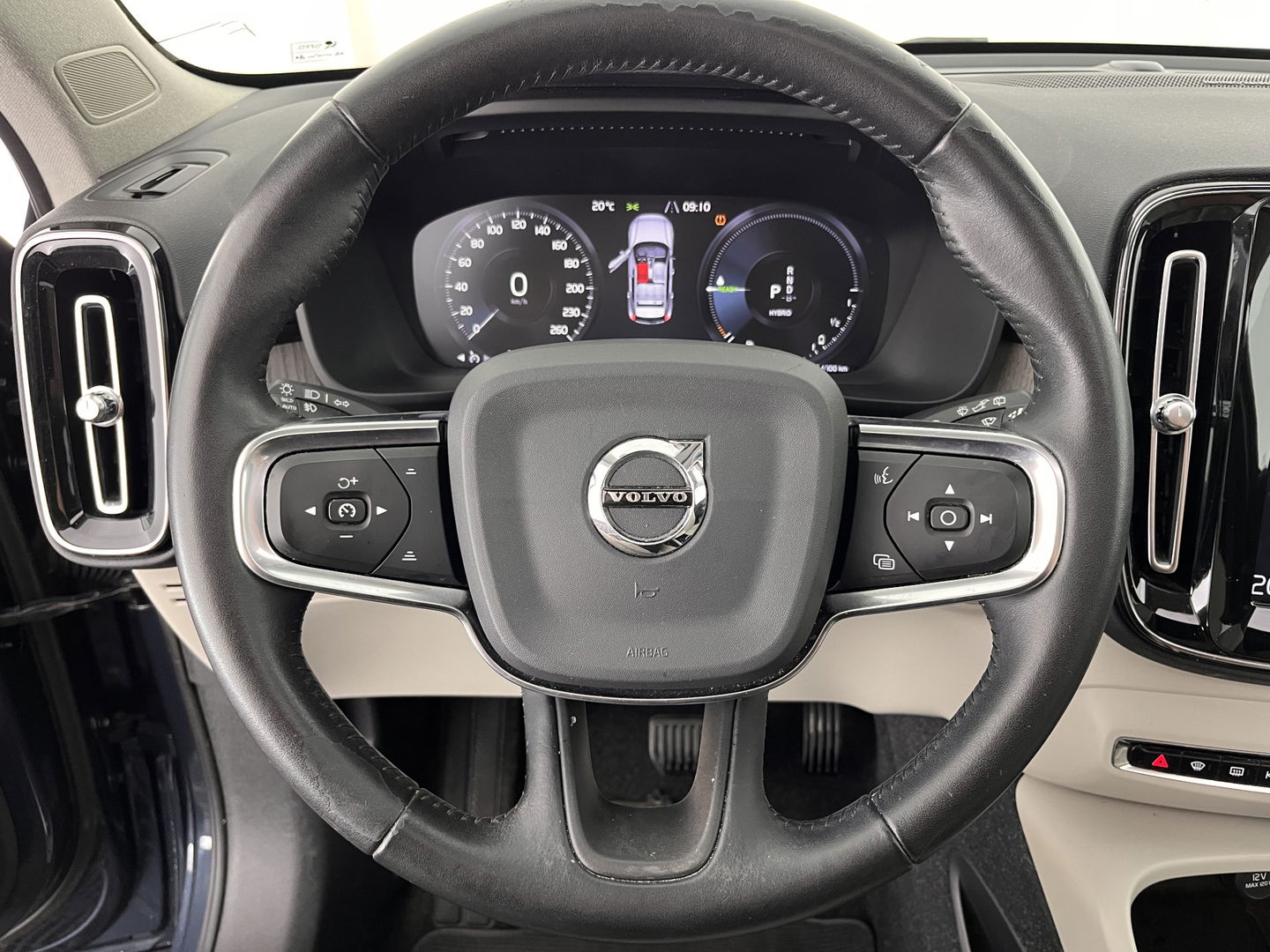 Volvo XC40 1.5 T5 Twin Engine Inscription (INCL-BTW) *PANO | LUXURY-LEATHER | FULL-LED | HARMAN/KARDON-AUDIO | DIGI-COCKPIT | HEATED-COMFORTSEATS | NAVI-FULLMAP | CARPLAY | TOWBAR | 19''ALU*