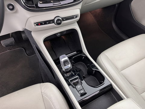 Volvo XC40 1.5 T5 Twin Engine Inscription (INCL-BTW) *PANO | LUXURY-LEATHER | FULL-LED | HARMAN/KARDON-AUDIO | DIGI-COCKPIT | HEATED-COMFORTSEATS | NAVI-FULLMAP | CARPLAY | TOWBAR | 19''ALU*