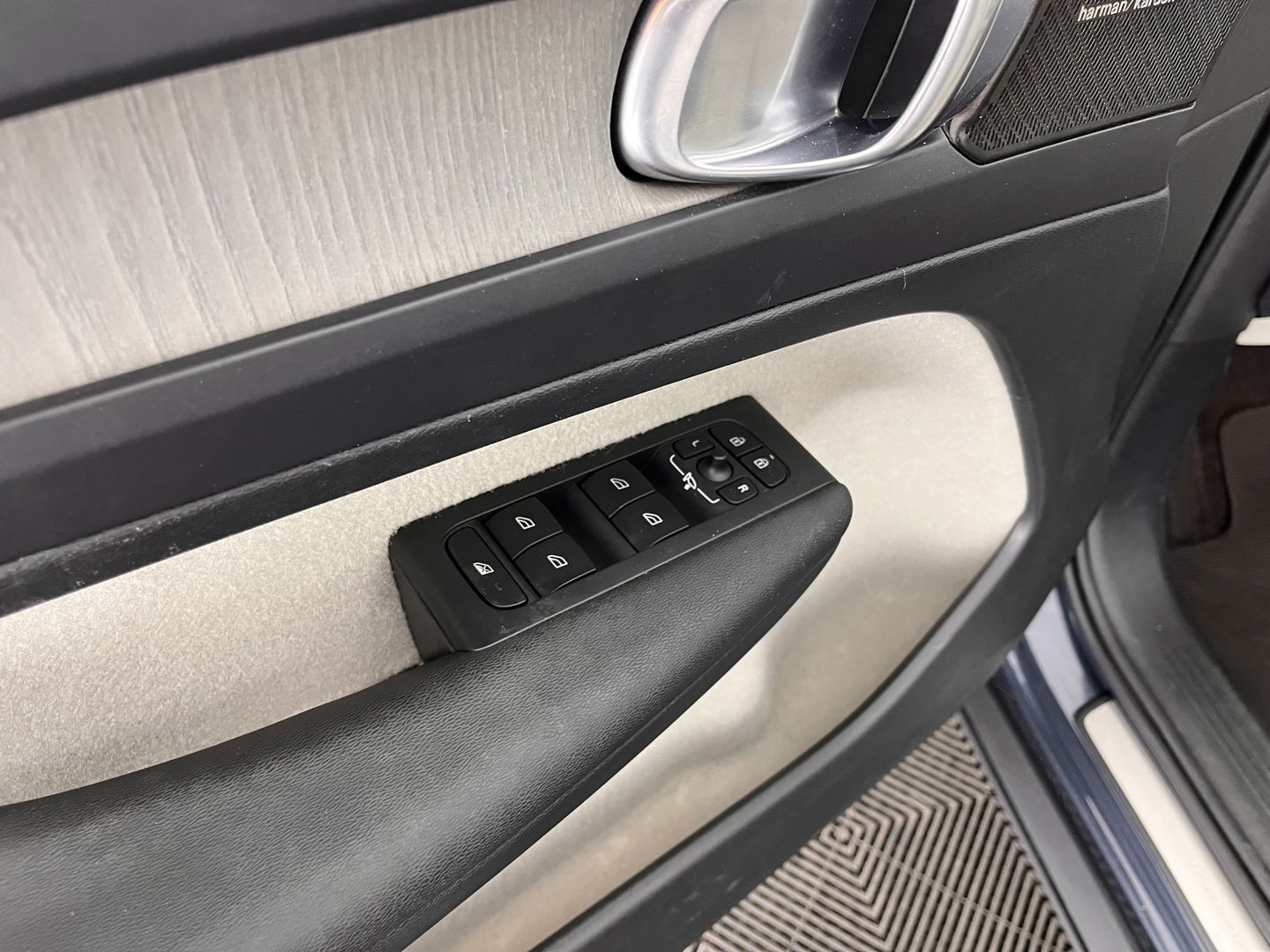 Volvo XC40 1.5 T5 Twin Engine Inscription (INCL-BTW) *PANO | LUXURY-LEATHER | FULL-LED | HARMAN/KARDON-AUDIO | DIGI-COCKPIT | HEATED-COMFORTSEATS | NAVI-FULLMAP | CARPLAY | TOWBAR | 19''ALU*