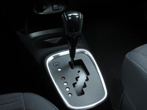 Toyota Yaris 1.5 Hybrid Dynamic | NAVI | ACHTERUITRIJCAMERA | KEYLESS ENTRY | CRUISE CONTROL | DEALER ONDERHOUDEN |