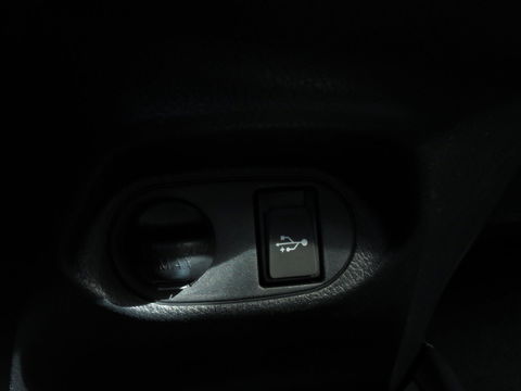 Toyota Yaris 1.5 Hybrid Dynamic | NAVI | ACHTERUITRIJCAMERA | KEYLESS ENTRY | CRUISE CONTROL | DEALER ONDERHOUDEN |
