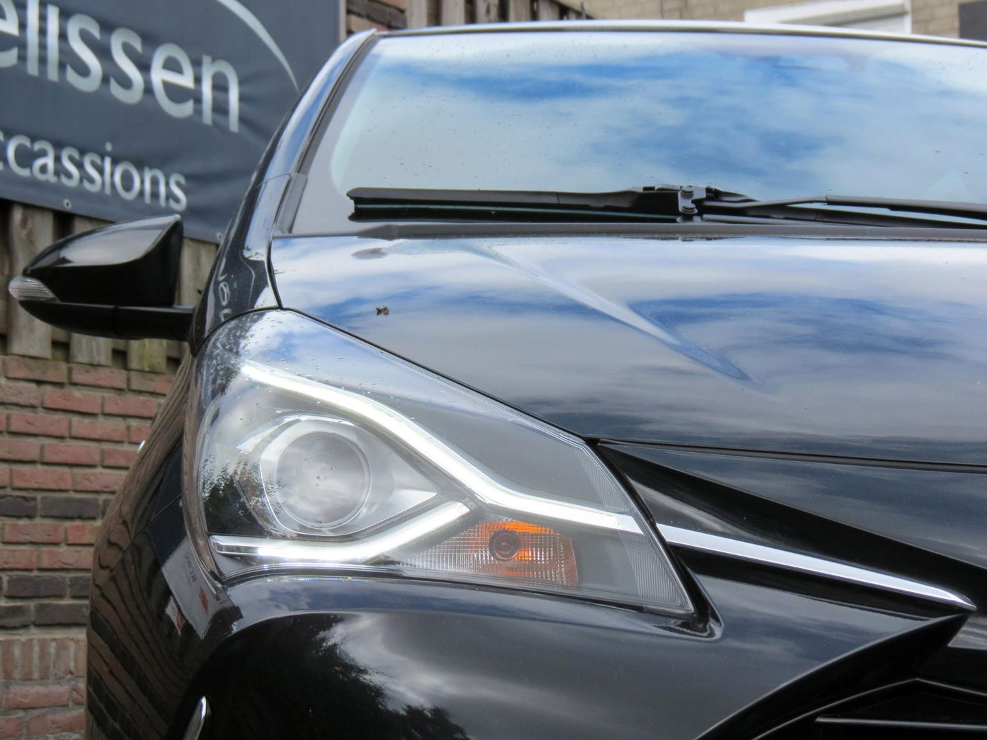 Toyota Yaris 1.5 Hybrid Dynamic | NAVI | ACHTERUITRIJCAMERA | KEYLESS ENTRY | CRUISE CONTROL | DEALER ONDERHOUDEN |