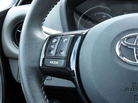 Toyota Yaris 1.5 Hybrid Dynamic | NAVI | ACHTERUITRIJCAMERA | KEYLESS ENTRY | CRUISE CONTROL | DEALER ONDERHOUDEN |
