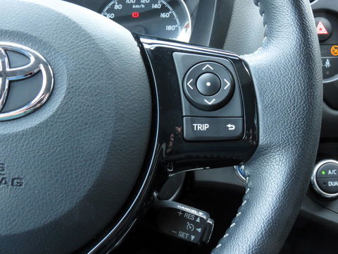 Toyota Yaris 1.5 Hybrid Dynamic | NAVI | ACHTERUITRIJCAMERA | KEYLESS ENTRY | CRUISE CONTROL | DEALER ONDERHOUDEN |