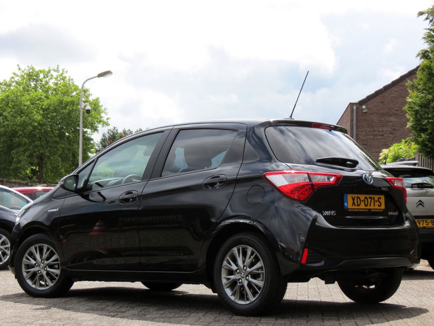 Toyota Yaris 1.5 Hybrid Dynamic | NAVI | ACHTERUITRIJCAMERA | KEYLESS ENTRY | CRUISE CONTROL | DEALER ONDERHOUDEN |