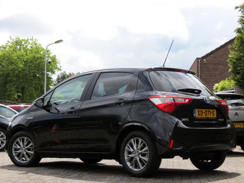 Toyota Yaris 1.5 Hybrid Dynamic | NAVI | ACHTERUITRIJCAMERA | KEYLESS ENTRY | CRUISE CONTROL | DEALER ONDERHOUDEN |