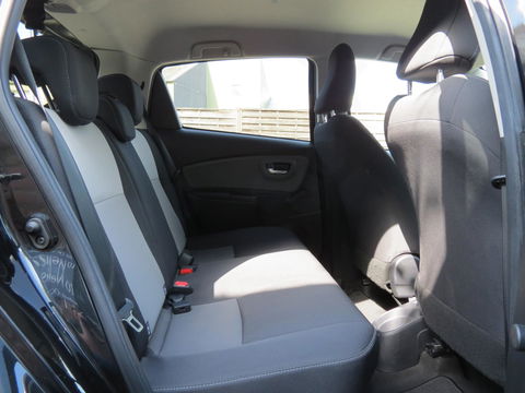 Toyota Yaris 1.5 Hybrid Dynamic | NAVI | ACHTERUITRIJCAMERA | KEYLESS ENTRY | CRUISE CONTROL | DEALER ONDERHOUDEN |