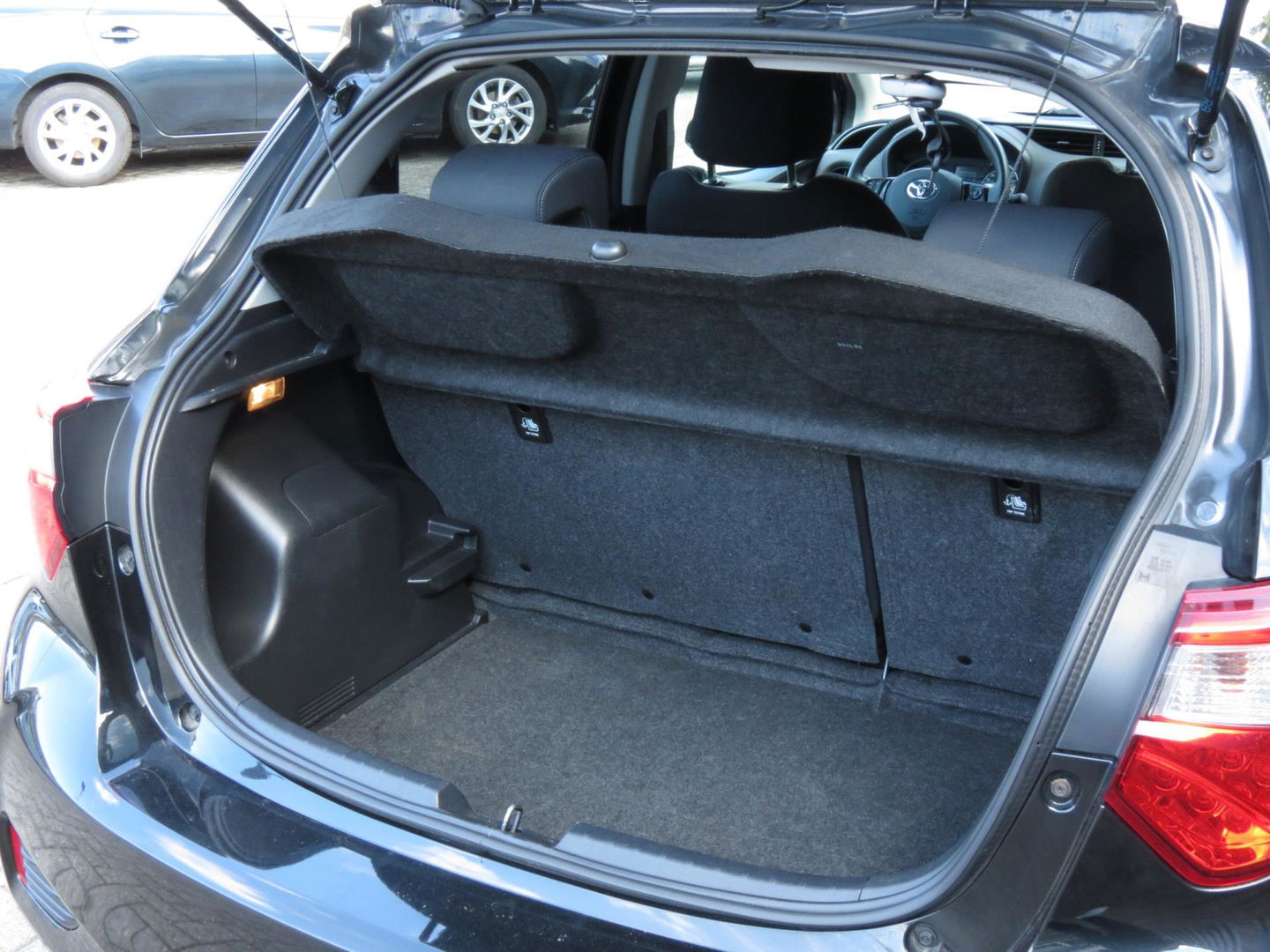 Toyota Yaris 1.5 Hybrid Dynamic | NAVI | ACHTERUITRIJCAMERA | KEYLESS ENTRY | CRUISE CONTROL | DEALER ONDERHOUDEN |