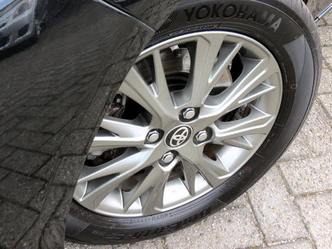 Toyota Yaris 1.5 Hybrid Dynamic | NAVI | ACHTERUITRIJCAMERA | KEYLESS ENTRY | CRUISE CONTROL | DEALER ONDERHOUDEN |