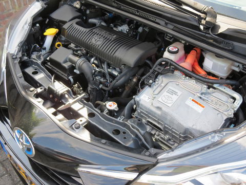 Toyota Yaris 1.5 Hybrid Dynamic | NAVI | ACHTERUITRIJCAMERA | KEYLESS ENTRY | CRUISE CONTROL | DEALER ONDERHOUDEN |