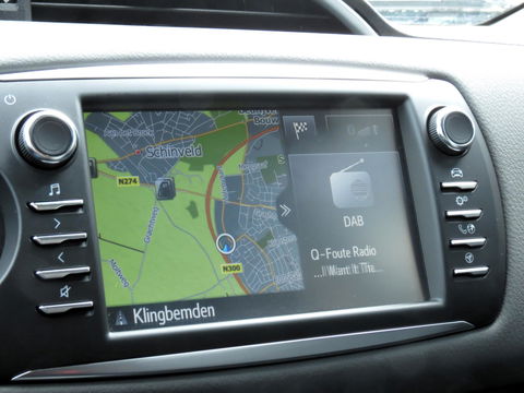 Toyota Yaris 1.5 Hybrid Dynamic | NAVI | ACHTERUITRIJCAMERA | KEYLESS ENTRY | CRUISE CONTROL | DEALER ONDERHOUDEN |