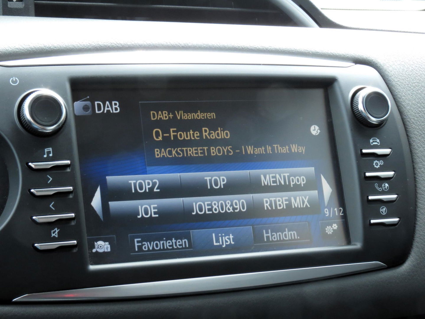 Toyota Yaris 1.5 Hybrid Dynamic | NAVI | ACHTERUITRIJCAMERA | KEYLESS ENTRY | CRUISE CONTROL | DEALER ONDERHOUDEN |