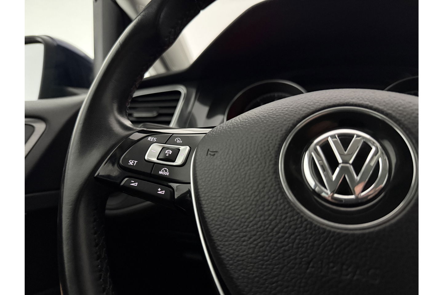 Volkswagen Golf 1.0 TSI Comfortline Clima Carplay Adaptive Cruise LED Navigatie PDC 16"LMV