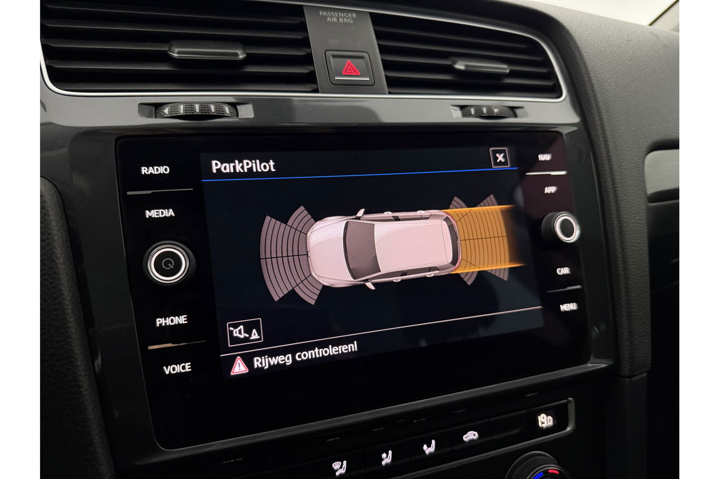Volkswagen Golf 1.0 TSI Comfortline Clima Carplay Adaptive Cruise LED Navigatie PDC 16"LMV